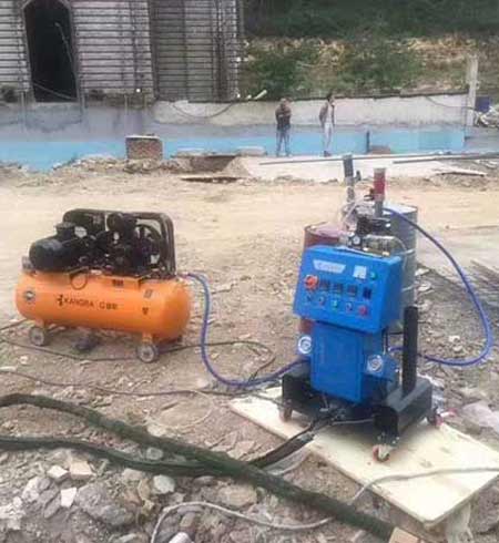 外墻專用聚氨酯噴涂機(jī)(圖1) Q2600外墻專用聚氨酯噴涂機(jī)